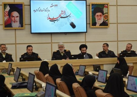 تلاش دشمن برای فاصله گرفتن جامعه از راه شهداست