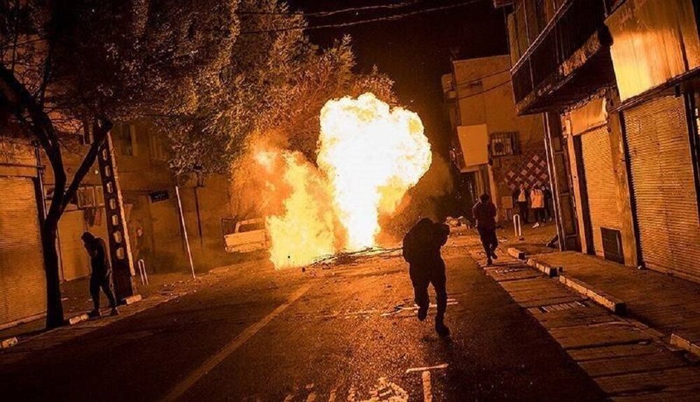مرگ یک جوان در اثر انفجار ترقه در شیراز / ۸۰ نفر مصدوم شدند 