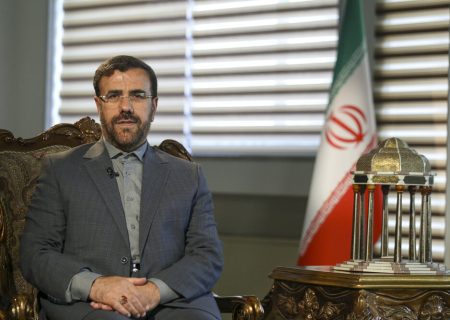 برای تحقق شعار «سرمایه‌گذاری برای تولید» با تمام توان می‌کوشیم