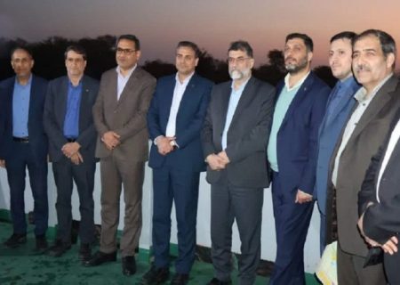 ادای احترام مدیرعامل شرکت مخابرات ایران و هیأت همراه به شهدای غواص