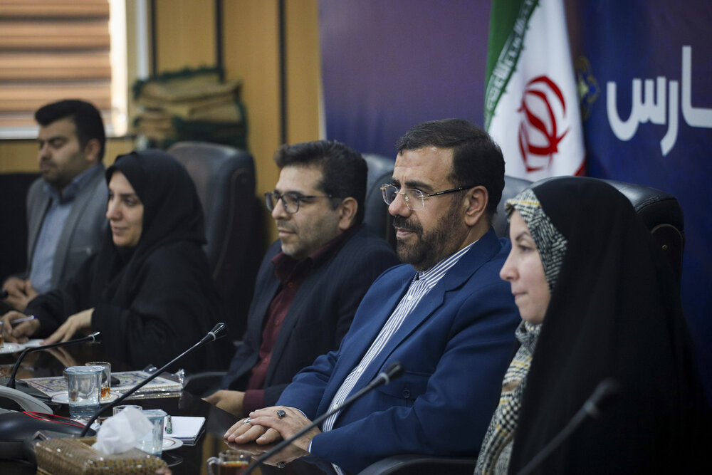 فارس در انتصاب بانوان پیشگام است