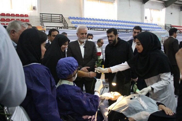 خدمت‌رسانی ۱۰۰ دندان‌پزشک جهادی از سراسر کشور به نیازمندان در شیراز