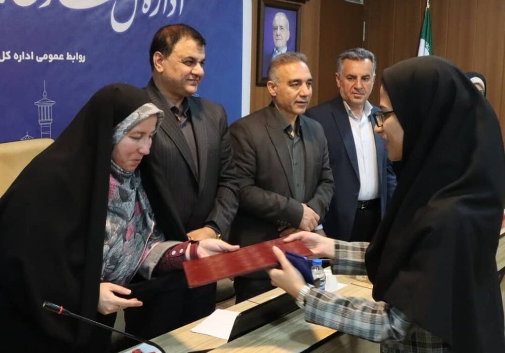 زنان پیشرو جامعه کار و تلاش فارس تجلیل شدند