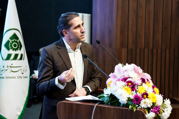 ثبت ۳۰۰ هزار یادگاری در مورد شیراز در دیوارنگاره گذر حافظیه توسط مهمانان نوروزی