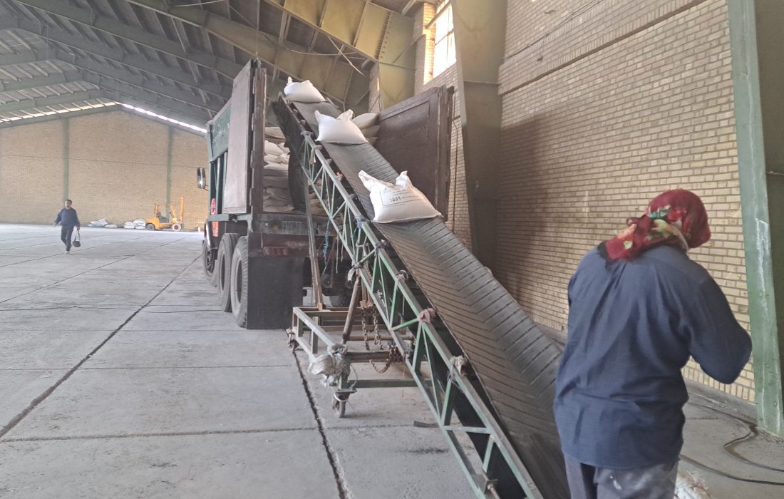 در فروردین ماه بیش از یک هزار تن کود اوره از مبدا فارس به استان گلستان ارسال شد