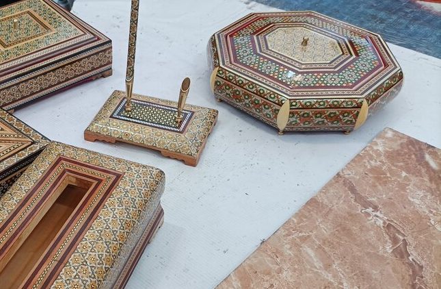 بازاریابی؛ حلقه مفقوده صنایع دستی شیراز/ لزوم سرمایه‌گذاری برای ایجاد زنجیره فروش