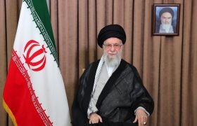 آمریکایی‌ها بدانند ملت ایران تسلیم‌شدنی نیست/ تمجید از رفتار مردم