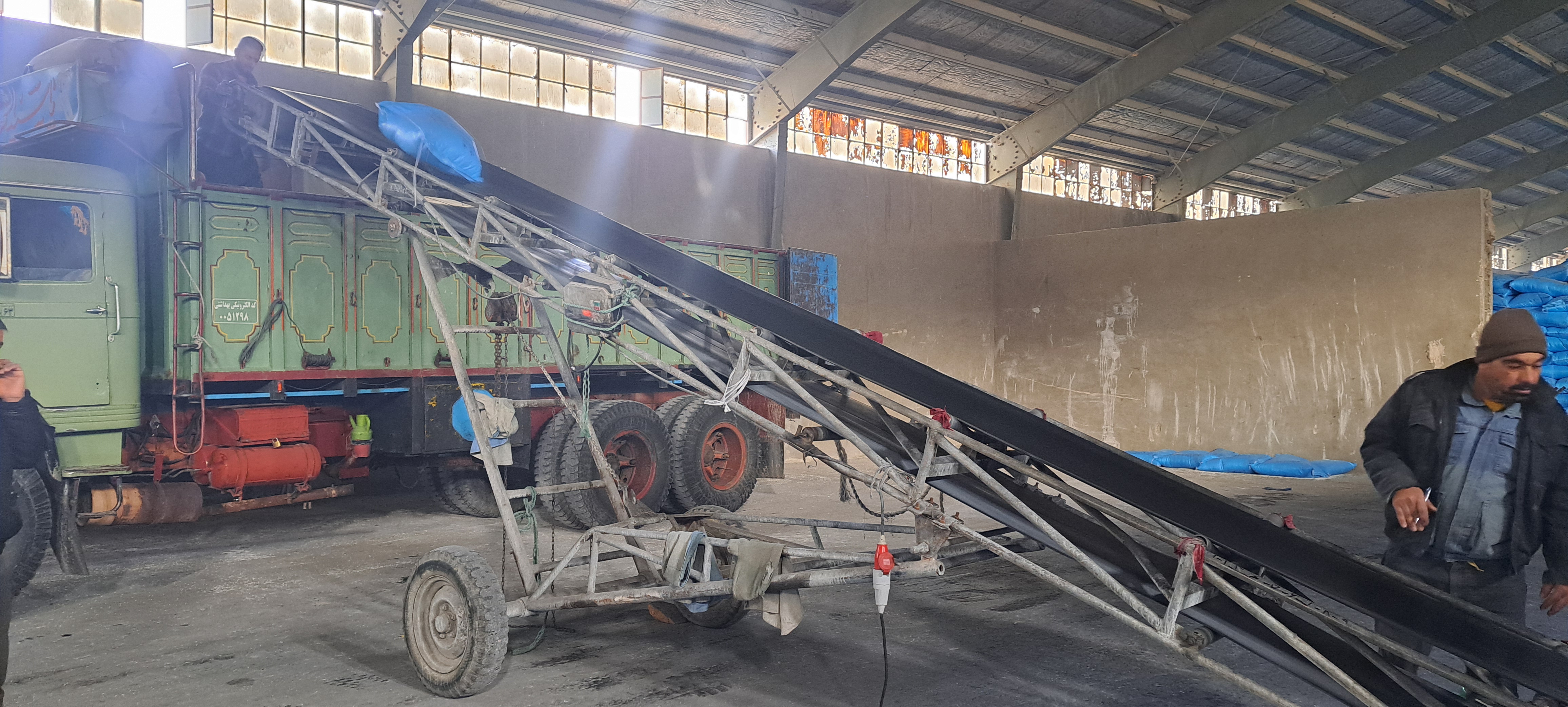 توزیع ۳۷۰ تن کود اوره در استهبان؛ گامی برای پایداری تولید کشاورزی در فارس