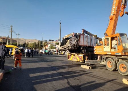 نقص فنی خودرو پسماند شهرداری صدرا ۱۱ مصدوم بر جای گذاشت