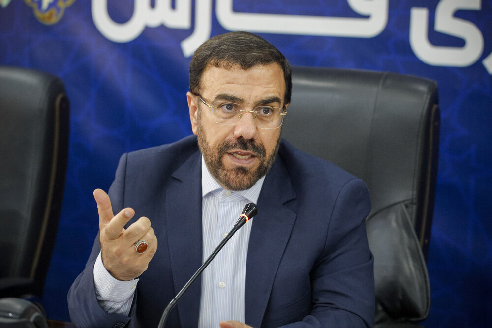 تأکید استاندار فارس بر لزوم تأمین کالاهای اساسی و پایش مستمر بازار