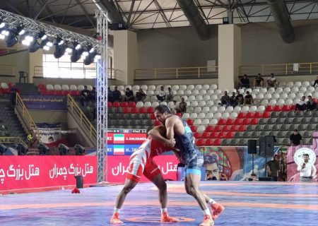 دوبنده تیم ملی کشتی فرنگی بر تن یک جوان شیرازی