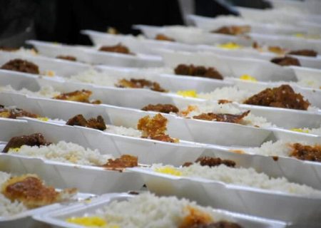 توزیع ۷ هزار فالوده شیرازی و ۳ هزار غذای گرم به همت هیات جوانان آل یاسین و همکاری اوقاف ناحیه یک شیراز