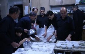 توزیع ۱۱ هزار وعده غذای گرم میان عزاداران حسینی در آستانه شیراز