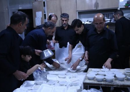 توزیع ۱۱ هزار وعده غذای گرم میان عزاداران حسینی در آستانه شیراز
