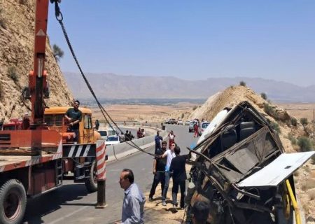 اعلام علت واژگونی اتوبوس در محور فیروزآباد _ کوار
