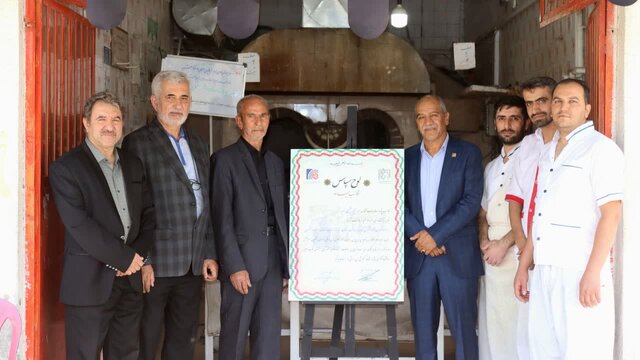تجلیل از کاسبان نمونه باعث افزایش کیفیت خدمات و الگوسازی مثبت در میان اصناف می‌شود