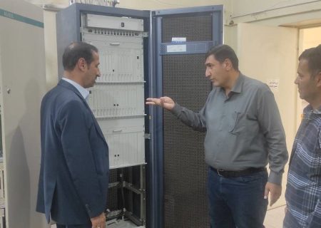 بازدید فرماندار شهرستان ارسنجان از مرکز مخابرات