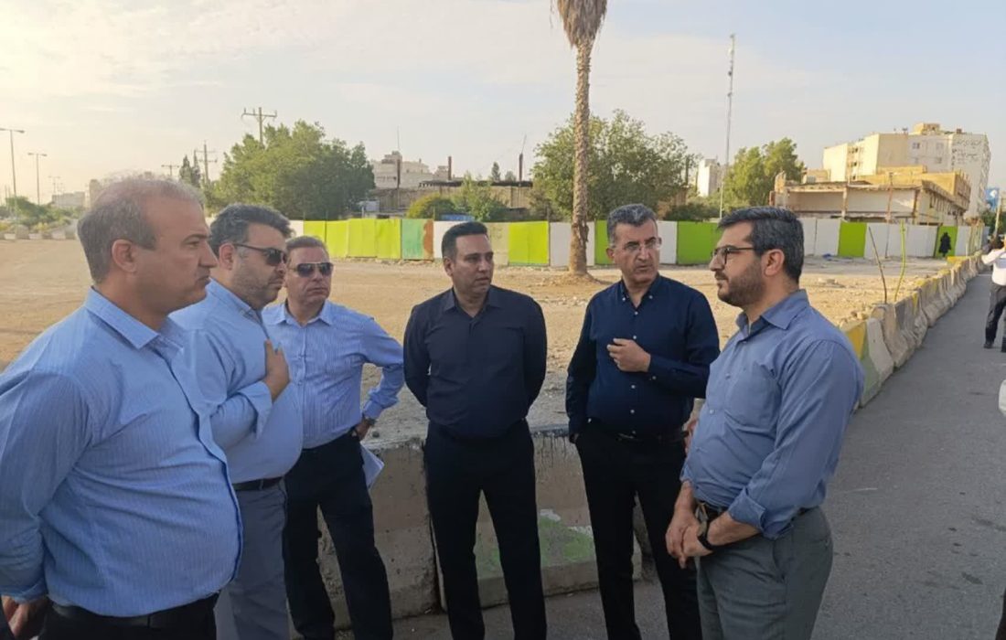 بازدید میدانی سرپرست معاونت حمل‌ونقل شهرداری شیراز از پروژه‌های کلیدی ترافیکی مناطق ۴ و ۹؛ تأکید بر تسریع اجرا و ارتقای ایمنی