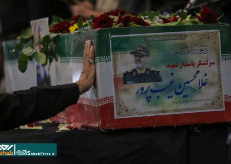 گزارش تصویری | مراسم تشییع پیکر مطهر سردار شهید «غلامحسین غیب پرور» در شیراز