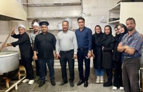 جوشش مهر در دیگ‌های مهربانی/ پخت و توزیع ۱۵۰ کیلو آش رشته توسط دانشجویان مرکز علمی کاربردی سلامت دهکده سبز برای نیازمندان