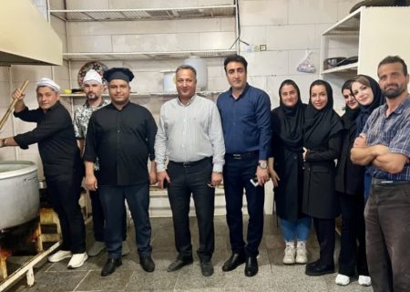 جوشش مهر در دیگ‌های مهربانی/ پخت و توزیع ۱۵۰ کیلو آش رشته توسط دانشجویان مرکز علمی کاربردی سلامت دهکده سبز برای نیازمندان