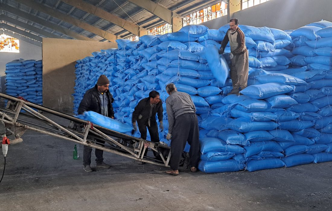 توزیع بیش از یکصد تن کود اوره بین انبار کارگزاران در سطح شهرستان آباده