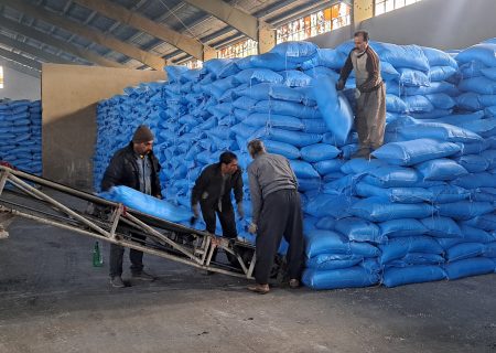 توزیع بیش از یکصد تن کود اوره بین انبار کارگزاران در سطح شهرستان آباده