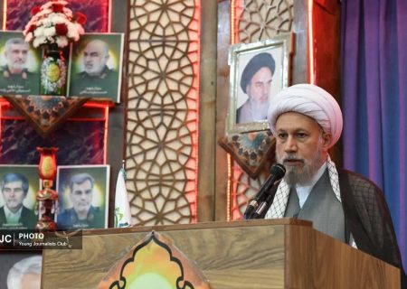 دشمنان با تحریم و سختی، در پی بازگرداندن ما از دین هستند
