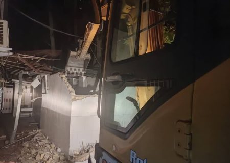 اجرای رأی کمیسیون ماده ۱۰۰ و تخریب الحاقات غیرمجاز مدرسه مهر تابان در شیراز