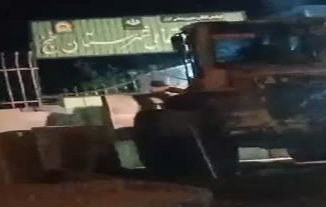 تخریب درِ ستاد فرماندهی انتظامی در خنج؛ متهم دستگیر شد