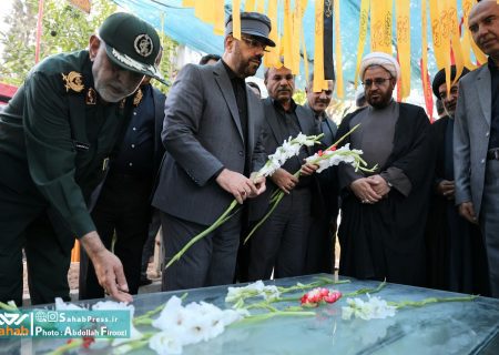 گزارش تصویری | آغاز هفته دولت با ادای احترام به مقام شامخ شهیدان در شیراز