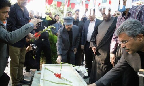 آغاز هفته دولت با ادای احترام هیئت رئیسه هیات ورزش های همگانی استان به مقام شهیدان در شیراز
