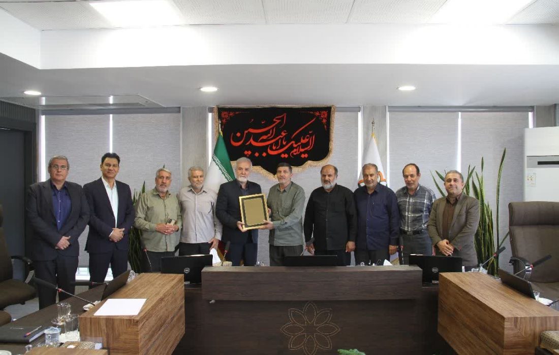 تجلیل یادگاران دفاع مقدس و معتمدین محلی از شهردار شیراز به پاس خدمات شهری