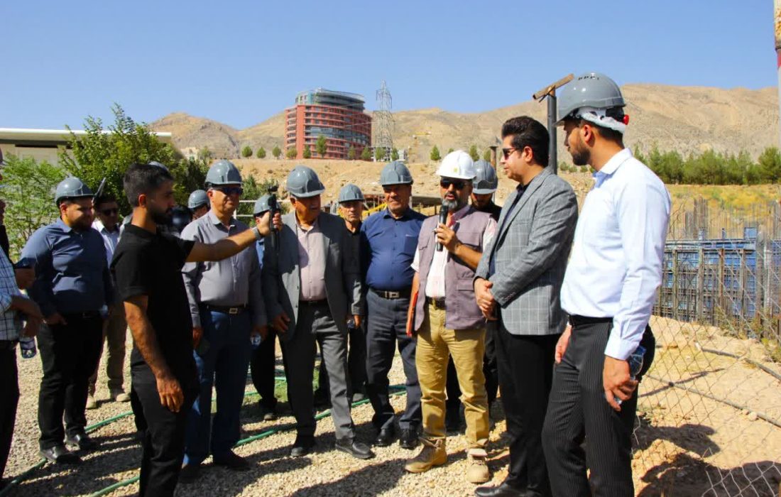 بازدید معتمدان محله‌های منطقه ۳ از پارک بزرگ آبی شیراز؛ روایتی از صداقت و پیشرفت شهری