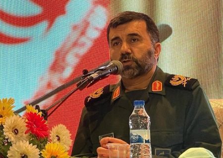 برای مقابله با جنگ نرم نیروی قدرتمند بسیج صف‌آرایی کند