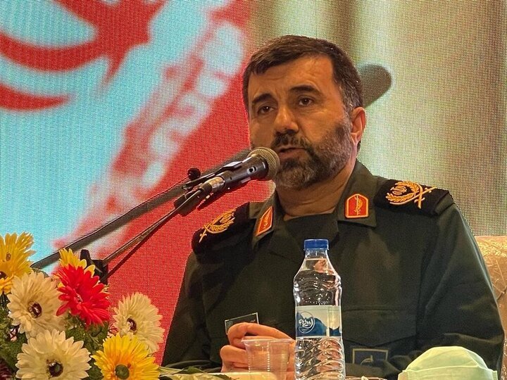 برای مقابله با جنگ نرم نیروی قدرتمند بسیج صف‌آرایی کند