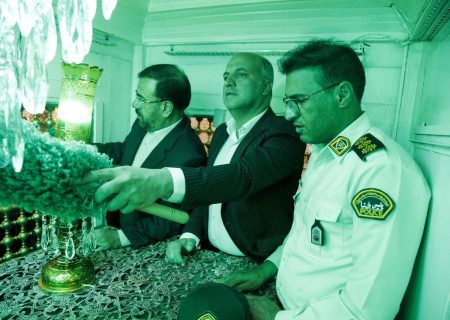 غبارروبی ضریح مطهر حضرت علی بن حمزه (ع) با حضور مسئولان و خادمان