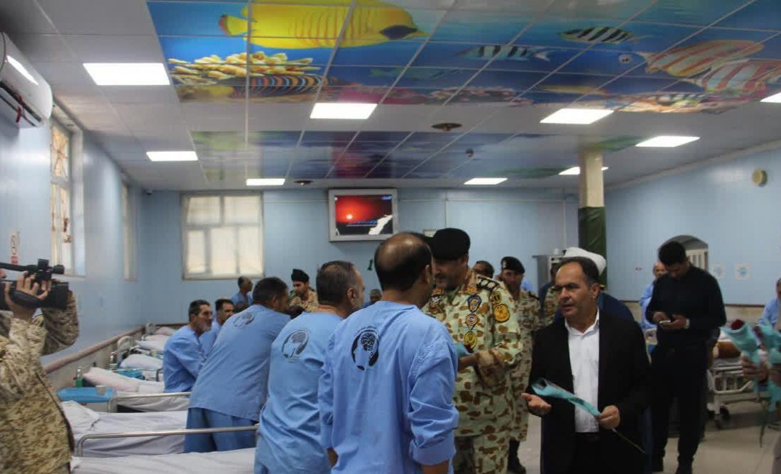 دیدار فرمانده تیپ ۵۵ هوابرد با جانبازان دفاع مقدس در بیمارستان جنت شیراز