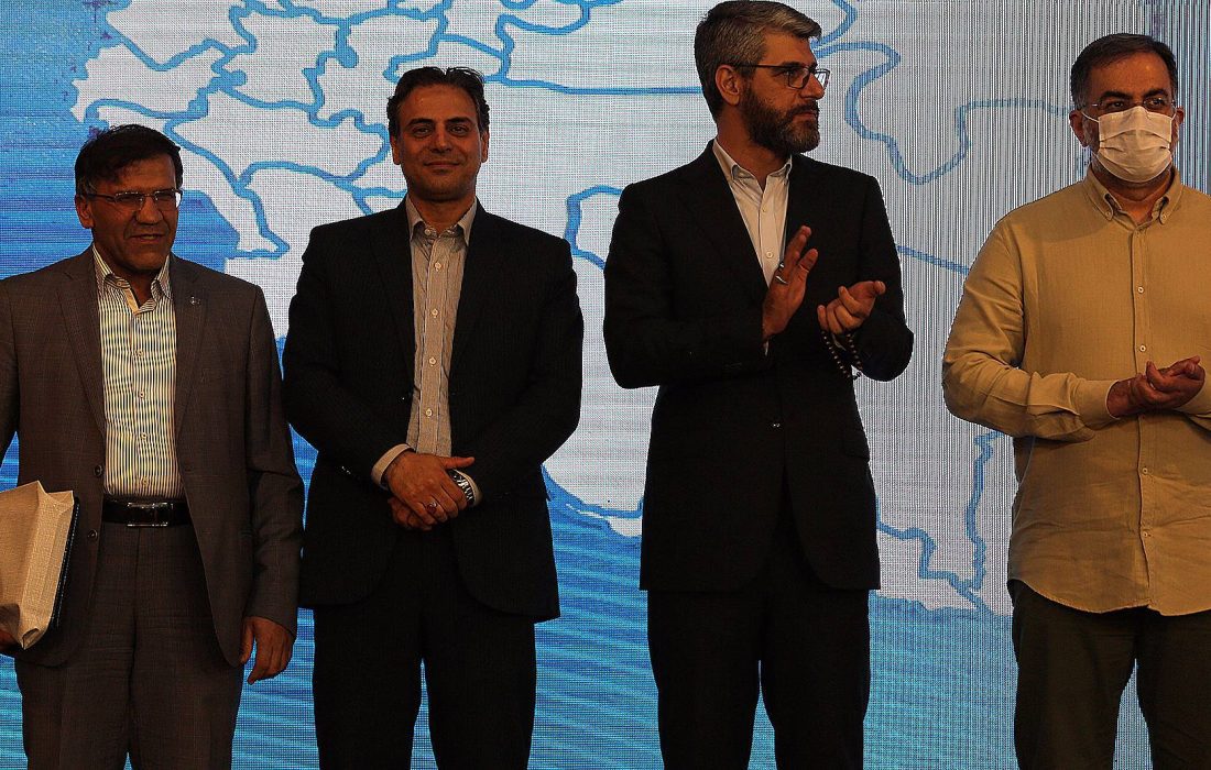 درخشش مخابرات فارس در گردهمایی مدیران مخابرات ایران و ارتباطات سیار و کسب رتبه برتر حوزه فنی ارتباطات سیار کشور