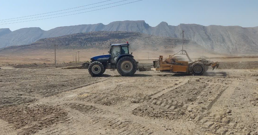 اجرای طرح تسطیح لیزری در اراضی کشاورزی فیروزآباد