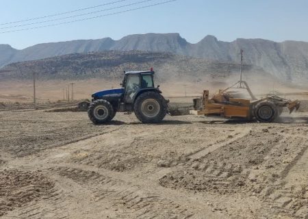 اجرای طرح تسطیح لیزری در اراضی کشاورزی فیروزآباد