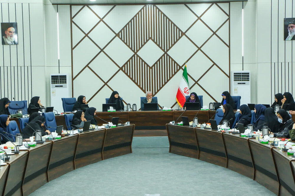 ضرورت توجه مدیران به تعادل میان کار و زندگی بانوان شاغل