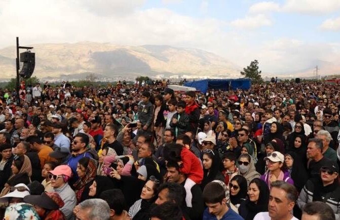 پیادهروی خانوادگی شیراز نماد سرمایه اجتماعی، امیدآفرینی و ترویج سبک زندگی سالم است