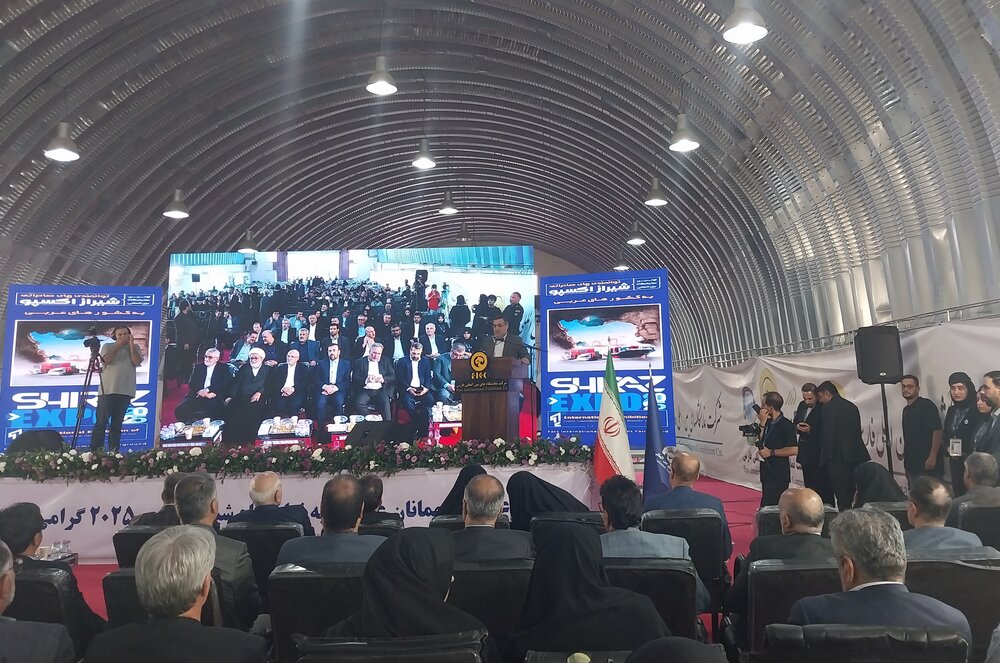 رشد اقتصادی و صادرات غیرنفتی در اولویت برنامه هفتم/ حضور ۲۴۸ هیأت خارجی در فارس