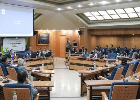 «مدار کوتاه» در دانشگاه شیراز برگزار شد