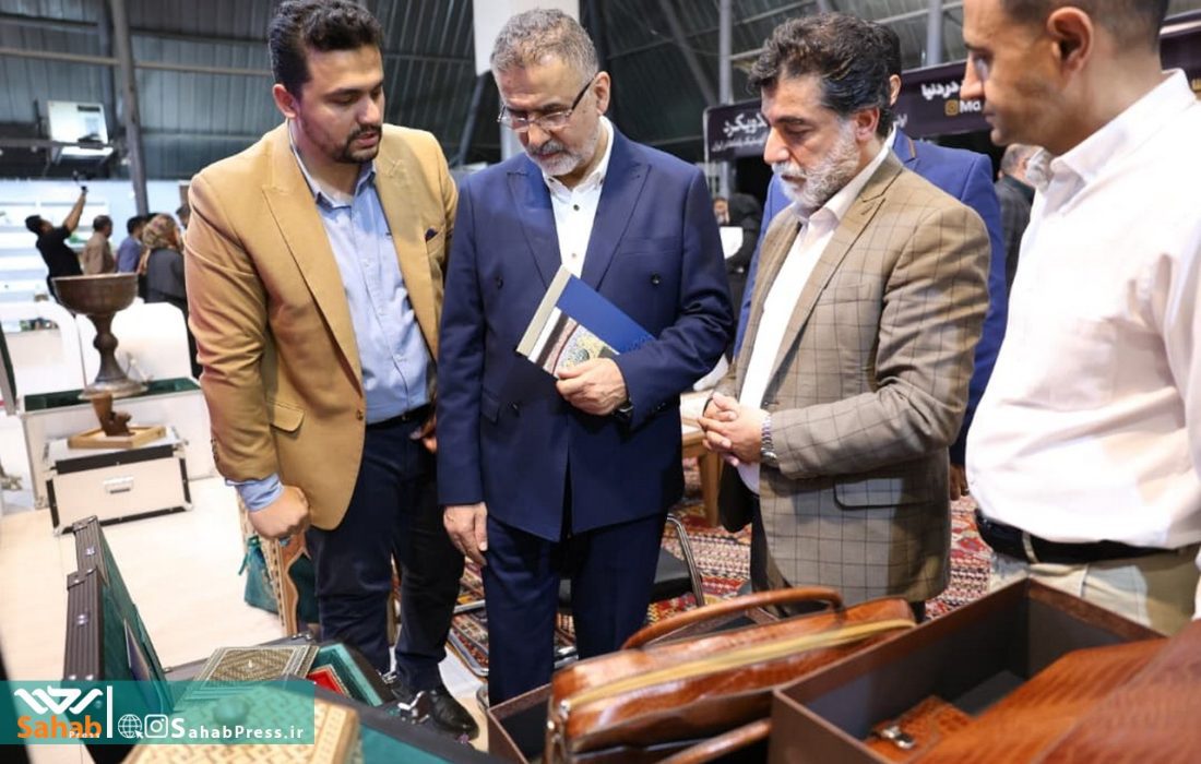 بازدید رئیس مرکز بین‌الملل وزارت میراث‌فرهنگی، گردشگری و صنایع دستی از غرفه میراث فرهنگی فارس در نمایشگاه اکسپو
