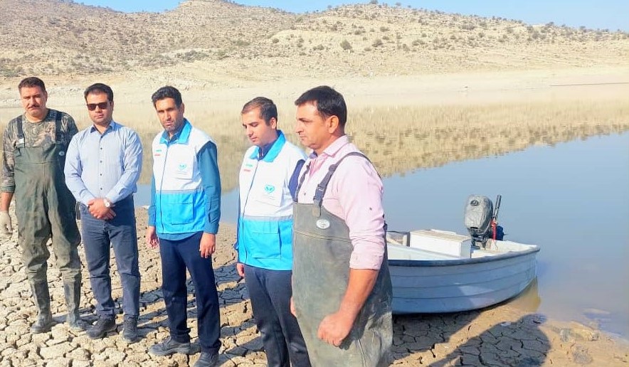 صید ماهی از دریاچه سد تنگاب فیروزآباد آغاز شد