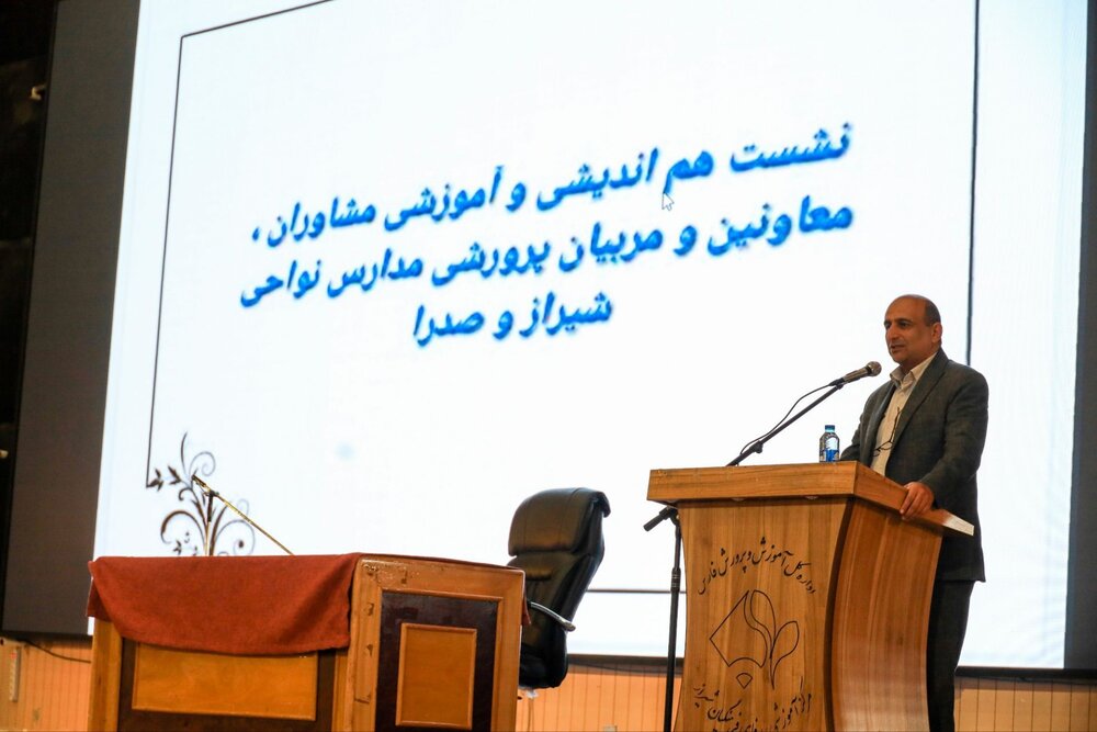 نقش تعیینکننده والدین در پیشگیری از انحراف دانشآموزان