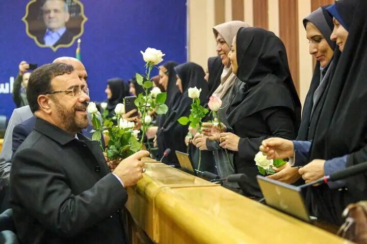 فارس در بهرهگیری از ظرفیت بانوان در عرصههای مدیریتی پیشتاز است