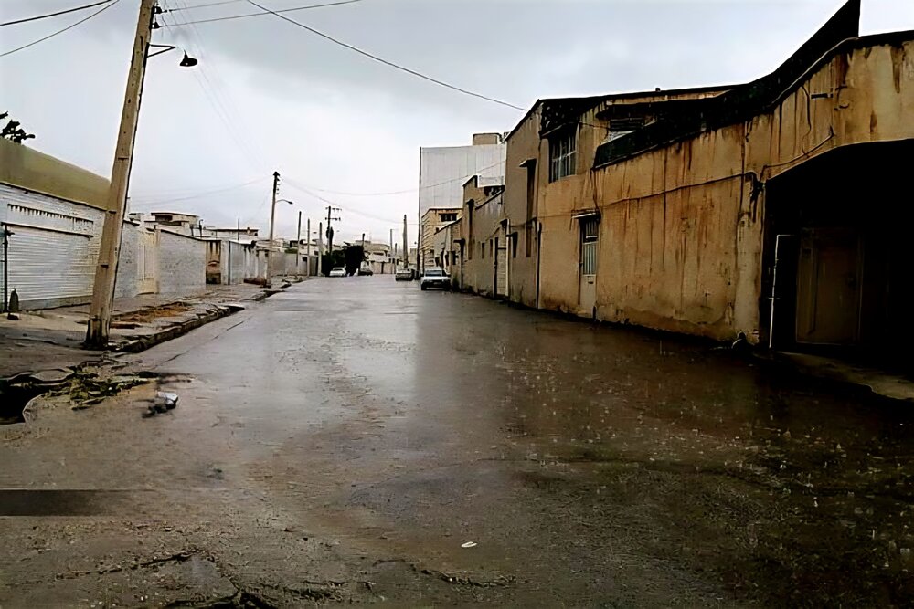 هنگام بارندگی و طوفان به تأسیسات برقی دست نزنید